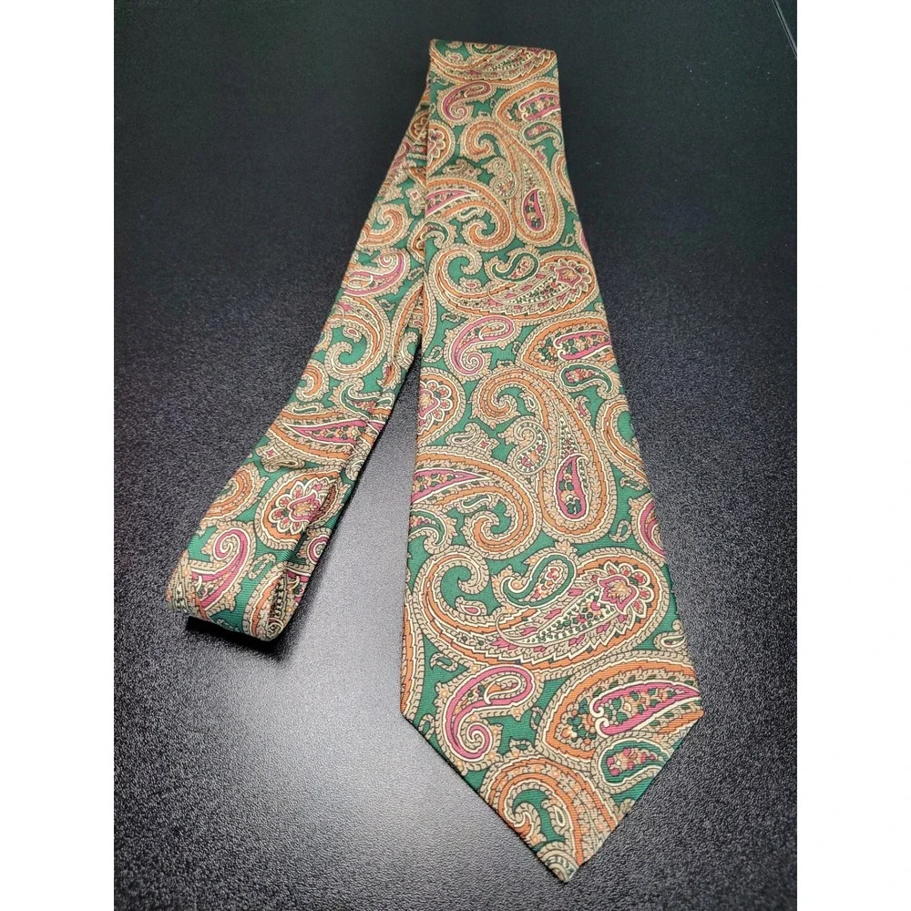 Chaps Ralph Lauren Men's Necktie Green Paisley Silk 3.75